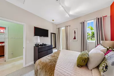 10711 NW 75th Ln, Doral, FL 33178 - Photo 12