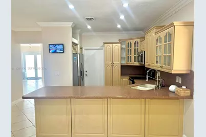 8899 NW 176th Ln, Hialeah, FL 33018 - Photo 6