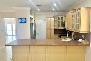 8899 NW 176th Ln, Hialeah, FL 33018 - Photo 6