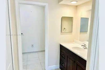 8899 NW 176th Ln, Hialeah, FL 33018 - Photo 14