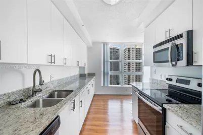 1111 Brickell Bay Dr #3108, Miami, FL 33131 - Photo 4