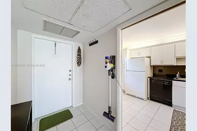 605 Oaks Dr #405, Pompano Beach, FL 33069 - Photo 8