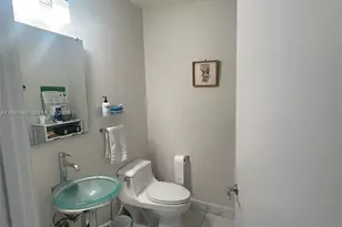 218 SE 14th St, Miami, FL 33131 - Photo 10