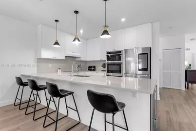 9761 NW 9th St, Miami, FL 33172 - Photo 8