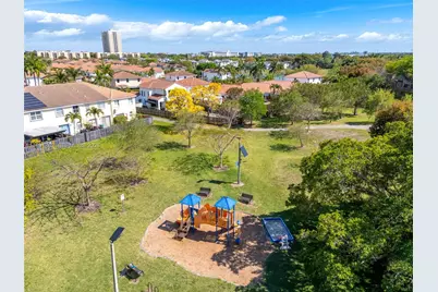 9761 NW 9th St, Miami, FL 33172 - Photo 28