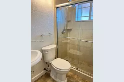 631 W 50th St #631, Hialeah, FL 33012 - Photo 14
