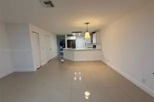 8530 W Southgate Shores Cir, Tamarac, FL 33321 - Photo 4