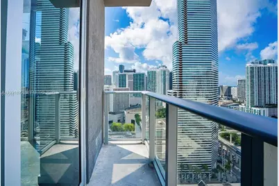 151 SE 1st St #2411, Miami, FL 33131 - Photo 2