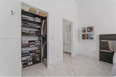 475 Brickell Ave #2209, Miami, FL 33131 - Photo 28