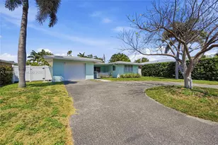 2725 SE 2nd Ct, Pompano Beach, FL 33062 - Photo 2