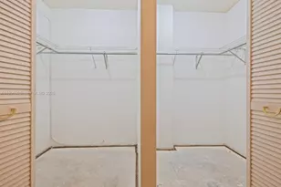 665 NE 195th St, Miami, FL 33179 - Photo 16