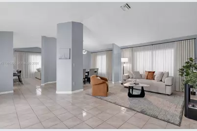 9131 N Lake Miramar Cir, Miramar, FL 33025 - Photo 6
