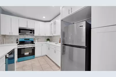 9131 N Lake Miramar Cir, Miramar, FL 33025 - Photo 12