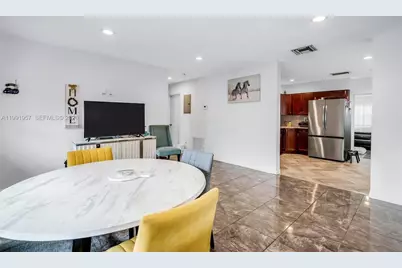 7211 NW 76th St, Tamarac, FL 33321 - Photo 2