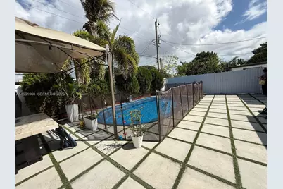 625 E 8th Ln, Hialeah, FL 33010 - Photo 40
