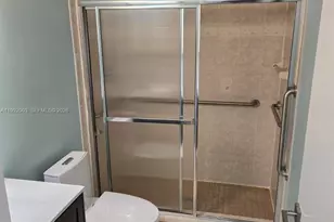 302 Lakeview Dr, Royal Palm Beach, FL 33411 - Photo 10