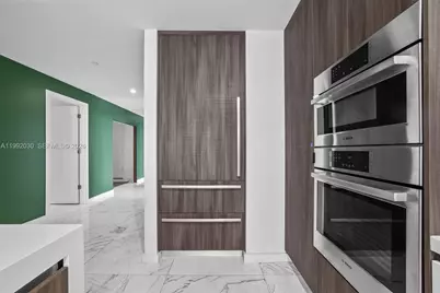 851 NE 1st Ave #3211, Miami, FL 33132 - Photo 2