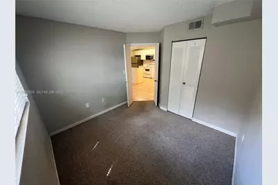 251 W Palm Cir W #107, Pembroke Pines, FL 33025 - Photo 14