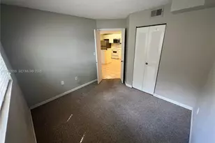 251 W Palm Cir W, Pembroke Pines, FL 33025 - Photo 14