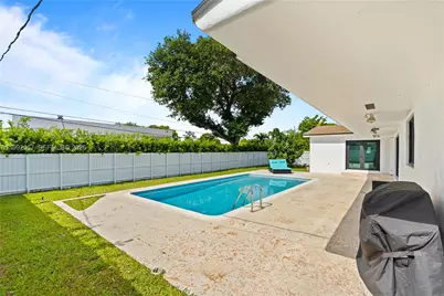 1850 NE 199th St, Miami, FL 33179 - Photo 36