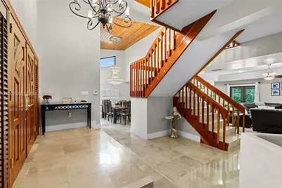 16214 NW 82nd Pl, Miami Lakes, FL 33016 - Photo 4