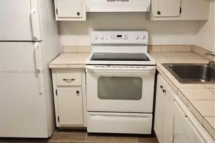 9410 Poinciana Pl, Davie, FL 33324 - Photo 10