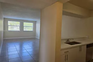 8100 Geneva Ct, Doral, FL 33166 - Photo 14