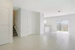 2676 SE 12th St, Homestead, FL 33035 - Photo 12