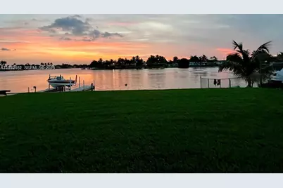 18400 NW 78th Ave, Hialeah, FL 33015 - Photo 2