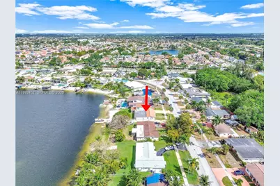 18400 NW 78th Ave, Hialeah, FL 33015 - Photo 16