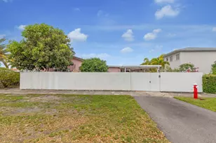 1261 W 43rd Pl, Hialeah, FL 33012 - Photo 8