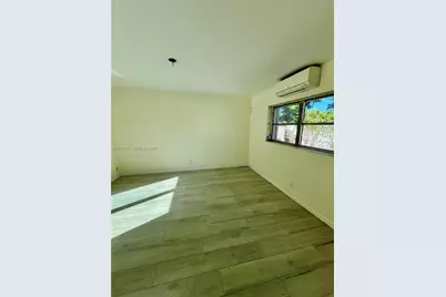 2031 NW 32nd St, Oakland Park, FL 33309 - Photo 12