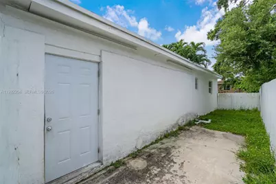 181 NE 121st St, North Miami, FL 33161 - Photo 30