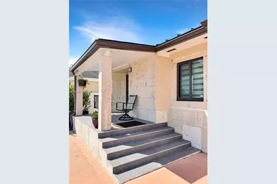 233 W 39th Pl, Hialeah, FL 33012 - Photo 2