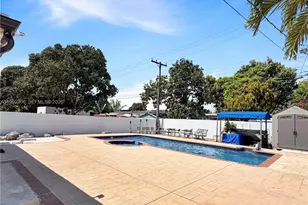 233 W 39th Pl, Hialeah, FL 33012 - Photo 14