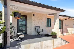 233 W 39th Pl, Hialeah, FL 33012 - Photo 4