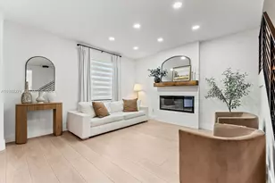 10487 W 34th Ct, Hialeah, FL 33018 - Photo 4