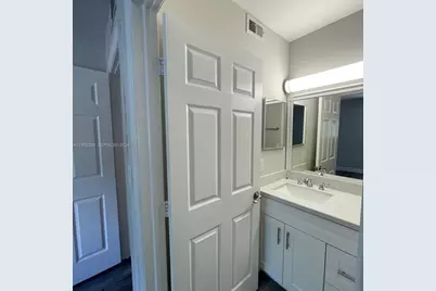 301 E Palm Cir E #301, Pembroke Pines, FL 33025 - Photo 4
