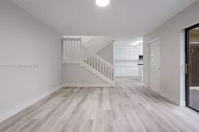 1170 SW 118th Ter, Davie, FL 33325 - Photo 14