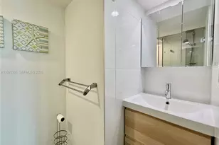 1000 Parkview Dr, Hallandale Beach, FL 33009 - Photo 10