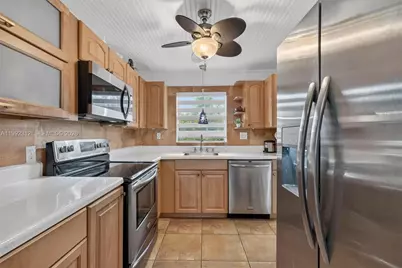 9821 Sunrise Lakes Blvd #107, Sunrise, FL 33322 - Photo 10