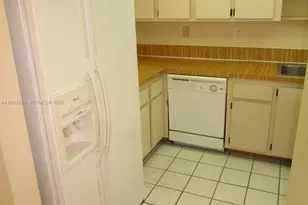 10090 NW 80th Ct, Hialeah Gardens, FL 33016 - Photo 10