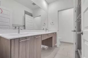 8363 NW 41st St, Doral, FL 33166 - Photo 22