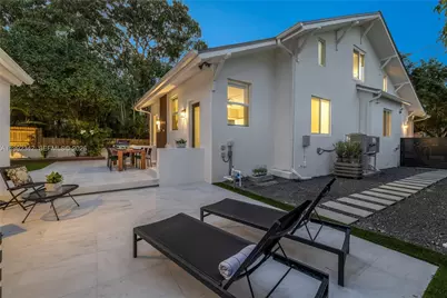 320 NE 88th St, El Portal, FL 33138 - Photo 10