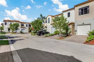 20921 NW 1st Ct, Pembroke Pines, FL 33029 - Photo 4
