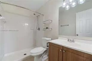 561 NW 100th Pl, Pembroke Pines, FL 33024 - Photo 12
