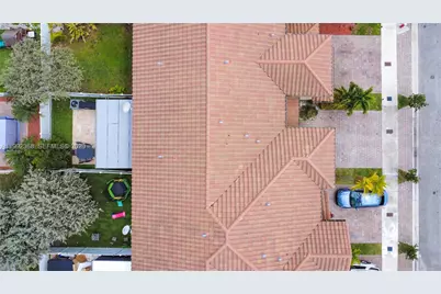 3323 W 90th Ter, Hialeah, FL 33018 - Photo 2