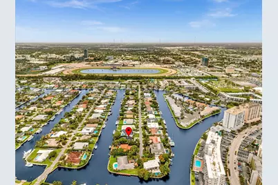 413 Tamarind Dr, Hallandale Beach, FL 33009 - Photo 2