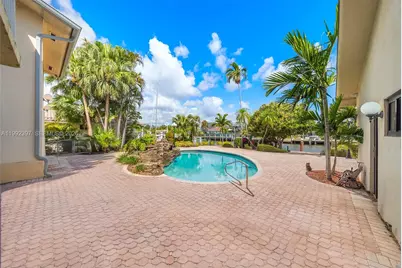 448 Poinciana Dr, Hallandale Beach, FL 33009 - Photo 44
