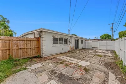 875 E 8th St, Hialeah, FL 33010 - Photo 38